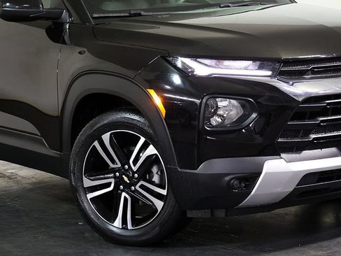 Used 2023 Chevrolet TrailBlazer LT FWD image 9