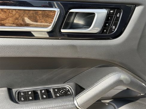 Used 2021 Porsche Cayenne image 11