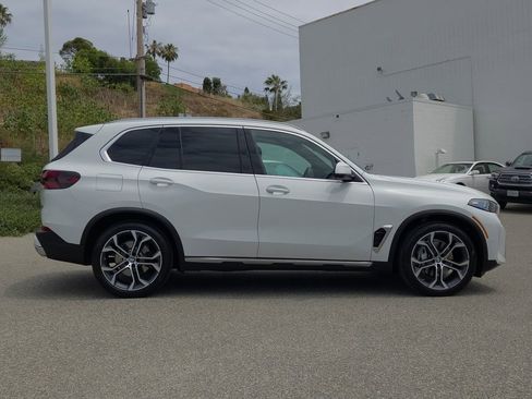 Certified 2024 BMW X5 xDrive40i w/ Premium Package AWD/4WD image 4