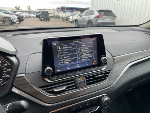 Used 2025 Nissan Altima 2.5 SV image 21