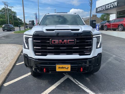 Used 2025 GMC Sierra 2500 AT4X AWD/4WD image 3