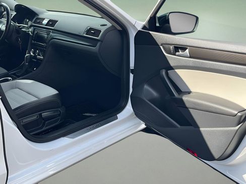 Used 2015 Volkswagen Passat 1.8T Sport image 18