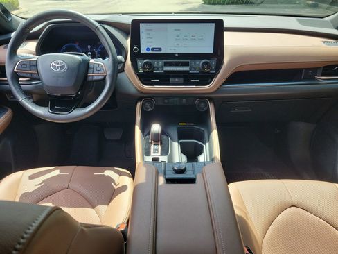 Used 2025 Toyota Grand Highlander AWD Hybrid image 14