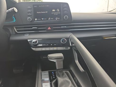Certified 2025 Hyundai Elantra Blue image 33
