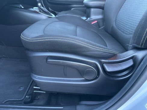 Used 2016 Kia Soul + image 14