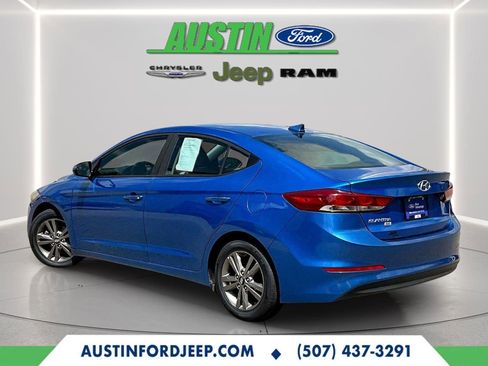 Used 2017 Hyundai Elantra SE image 2