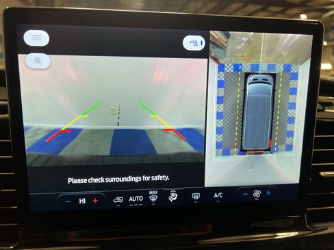 Used 2023 Ford Transit 350 XLT image 17