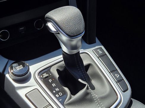 Used 2025 Kia Seltos LX image 14