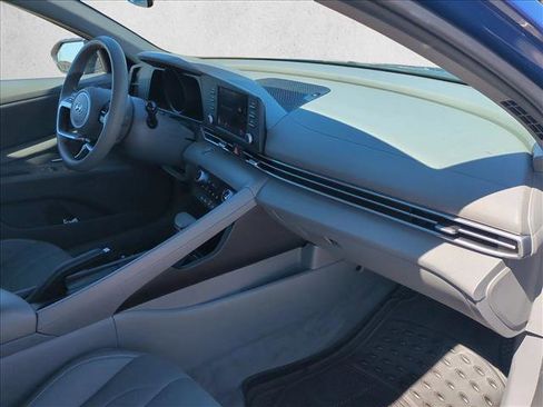 Used 2023 Hyundai Elantra SEL image 19