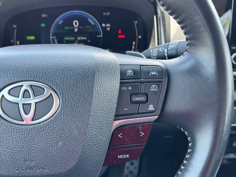 Used 2025 Toyota Camry SE FWD image 23