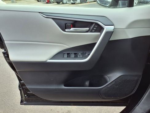 Used 2025 Toyota RAV4 XLE Premium image 19