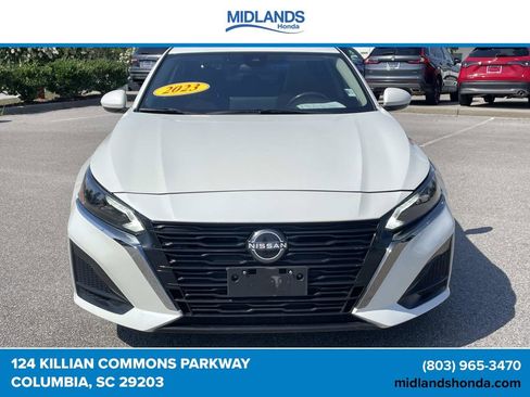 Used 2023 Nissan Altima 2.5 SV w/ SV Premium Package FWD image 2