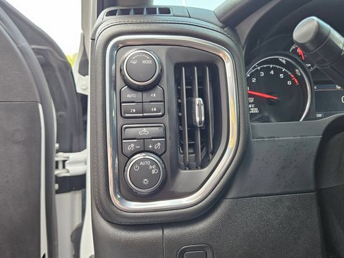 Used 2021 Chevrolet Silverado 1500 LT w/ Z71 Off-Road Package AWD/4WD image 19