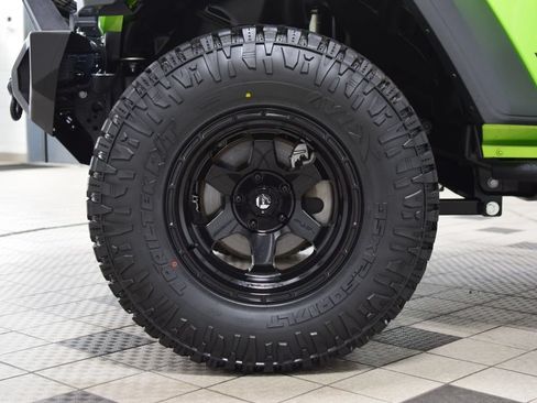 Used 2025 Jeep Wrangler Sport AWD/4WD image 29