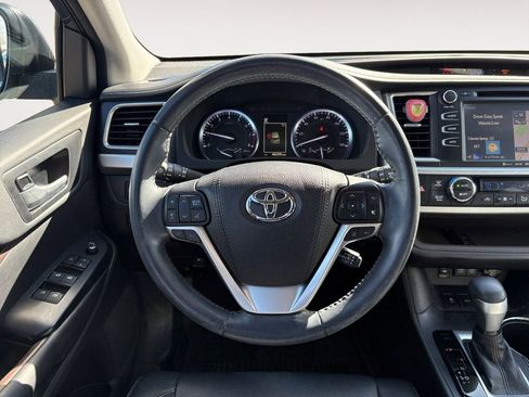 Used 2018 Toyota Highlander XLE image 12