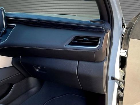 Used 2023 GMC Yukon SLT w/ SLT Premium Package AWD/4WD image 27