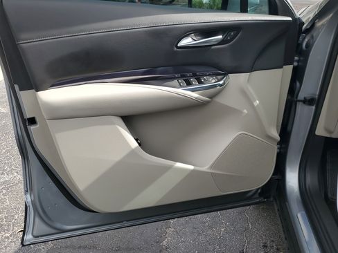 Used 2023 Cadillac XT4 Luxury w/ Cold Weather Package image 18