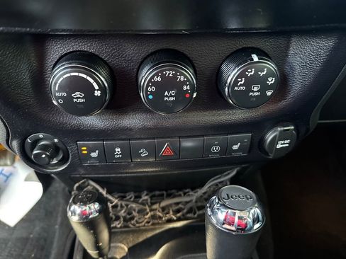 Used 2016 Jeep Wrangler Unlimited Rubicon w/ Connectivity Group image 22