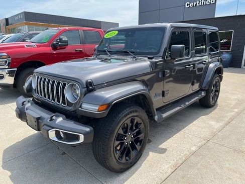 Certified 2025 Jeep Wrangler Unlimited Sahara AWD/4WD image 3