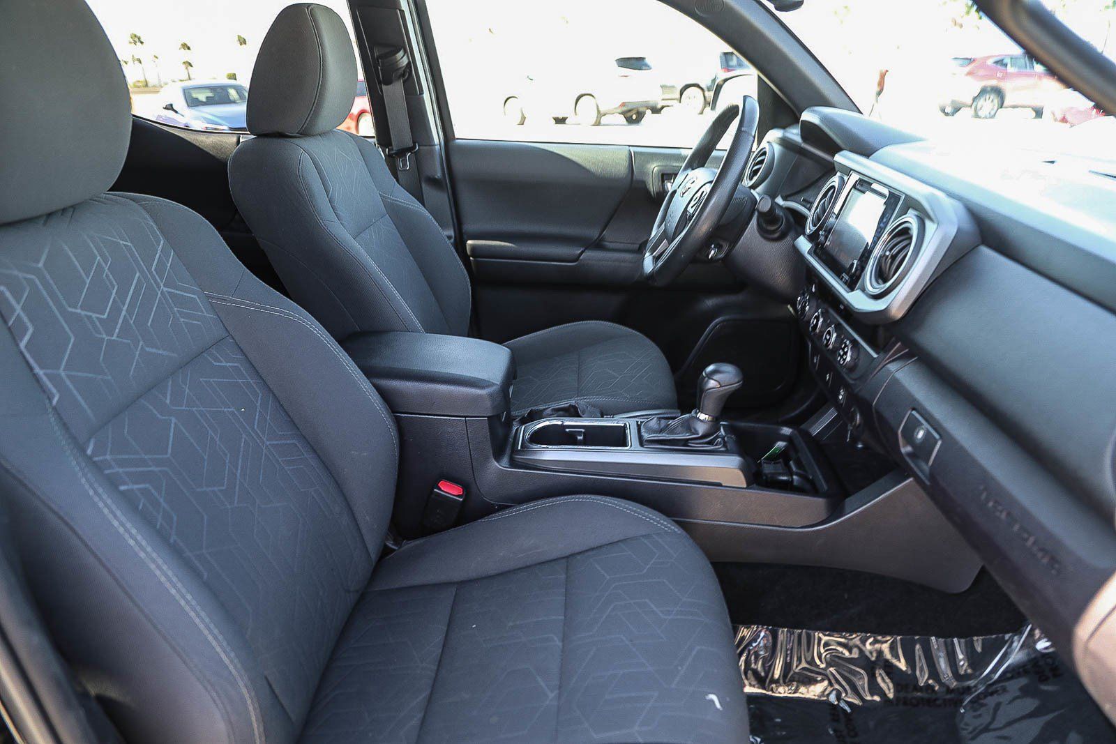 Used 2017 Toyota Tacoma TRD Sport AWD/4WD image 16