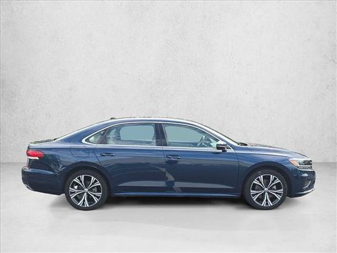 Used 2022 Volkswagen Passat 2.0T SE FWD image 4