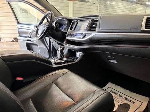 Used 2018 Toyota Highlander Limited Platinum image 23