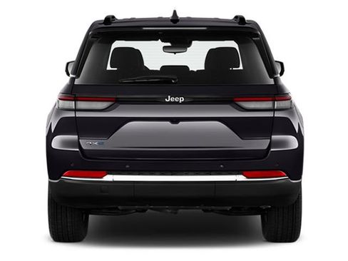 Used 2023 Jeep Grand Cherokee Altitude AWD/4WD image 6