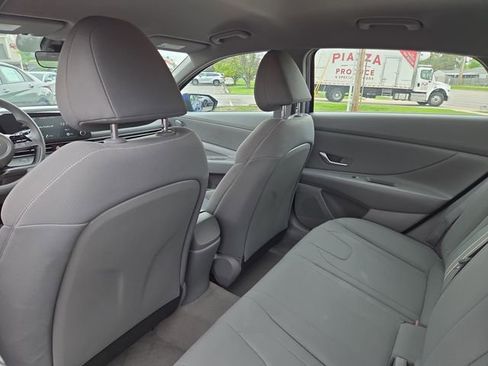 Used 2023 Hyundai Elantra SEL FWD image 25