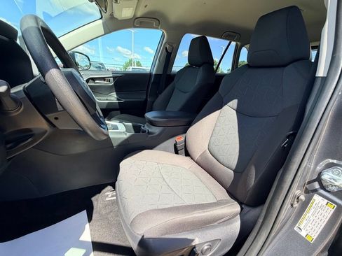 Used 2025 Toyota RAV4 XLE AWD/4WD image 9