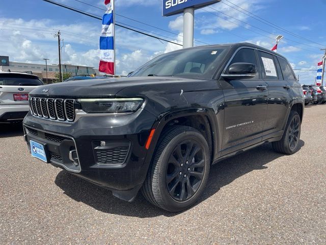 Used 2022 Jeep Grand Cherokee Overland RWD image 3