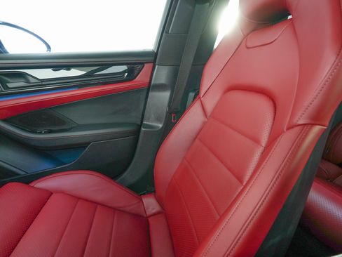 Used 2026 Porsche Panamera image 27