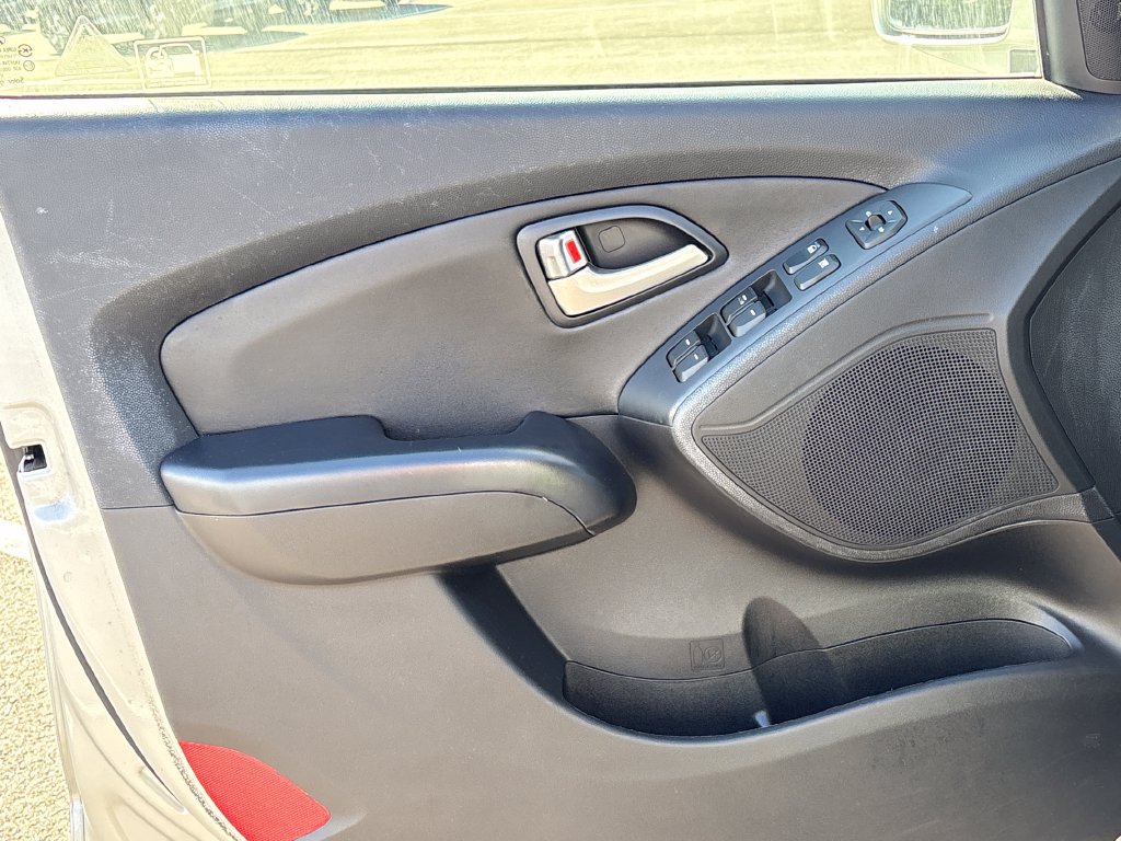 Used 2012 Hyundai Tucson GLS FWD image 3