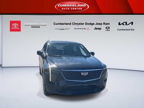 Used 2024 Cadillac XT4 Premium Luxury image 2