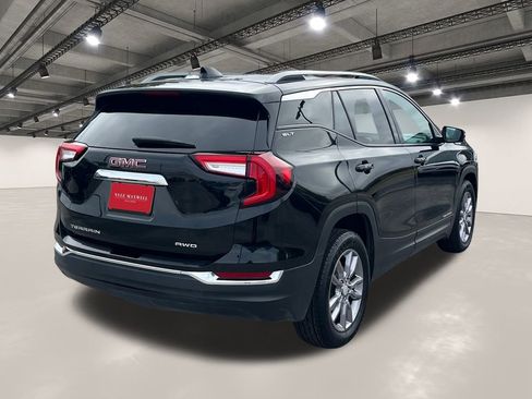 Used 2024 GMC Terrain SLT image 16