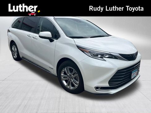 Used 2021 Toyota Sienna Platinum image 1