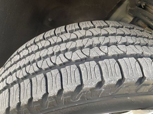 Used 2020 Chevrolet Traverse LT image 43