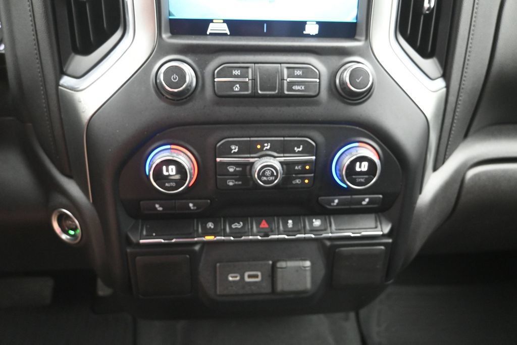 Certified 2021 Chevrolet Silverado 1500 LT AWD/4WD image 18