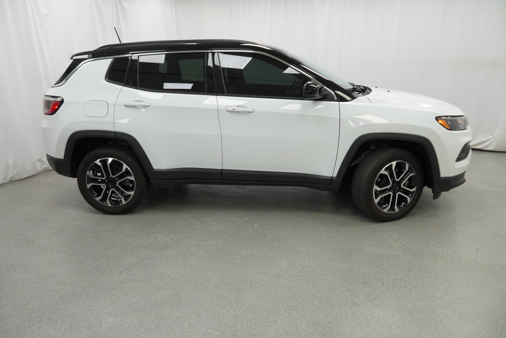 Certified 2024 Jeep Compass Limited w/ Sun and Sound Group AWD/4WD image 23