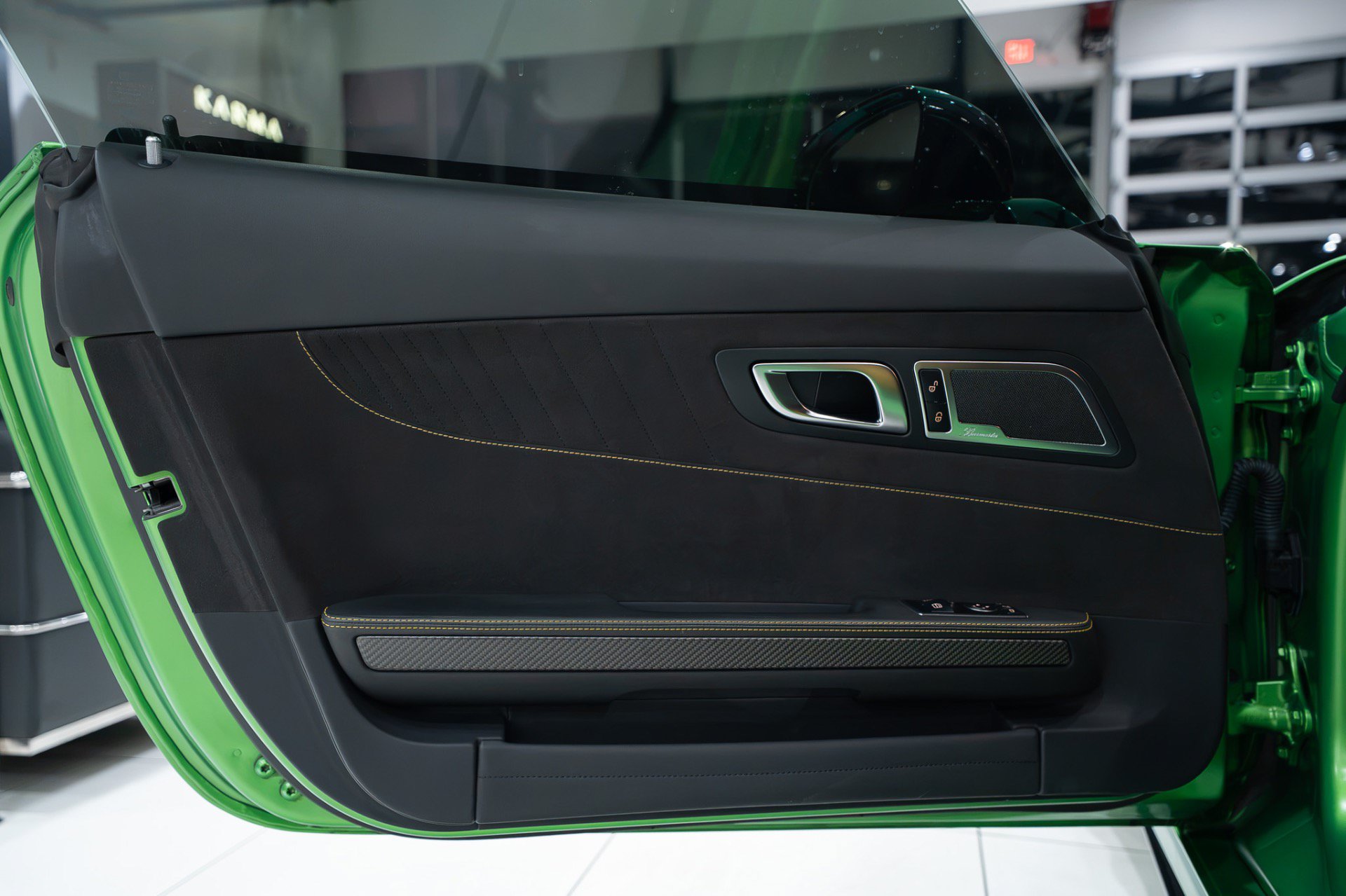 Used 2018 Mercedes-Benz AMG GT R w/ Exclusive Interior Package image 5