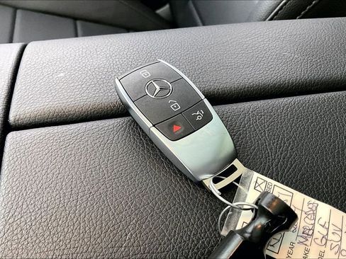 Used 2024 Mercedes-Benz GLE 350 4MATIC image 13