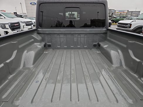 Used 2023 Jeep Gladiator Rubicon w/ LED Lighting Group image 32