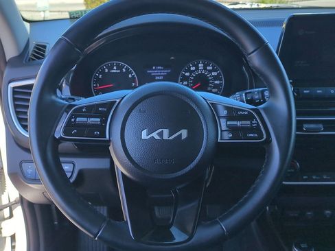Certified 2022 Kia Seltos EX image 11
