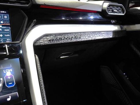 Used 2019 Lamborghini Urus image 17