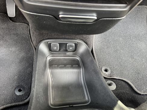 Used 2018 Chrysler Pacifica Touring Plus w/ S Appearance Package FWD image 19