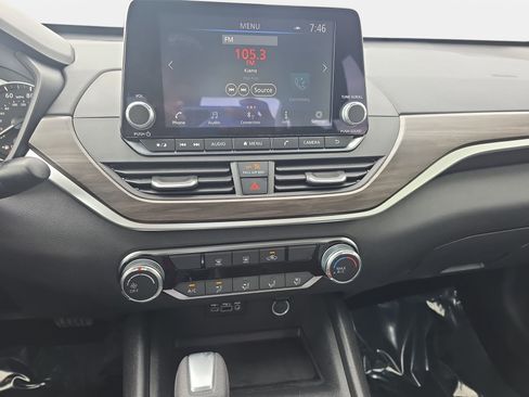 Used 2025 Nissan Altima 2.5 SV image 20