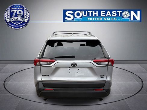 Used 2021 Toyota RAV4 XLE w/ Convenience Package AWD/4WD image 4