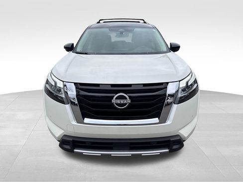 Used 2024 Nissan Pathfinder Platinum w/ Cargo Package image 2