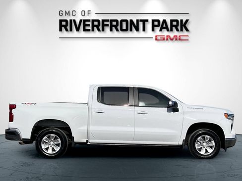 Used 2025 Chevrolet Silverado 1500 LT AWD/4WD image 3