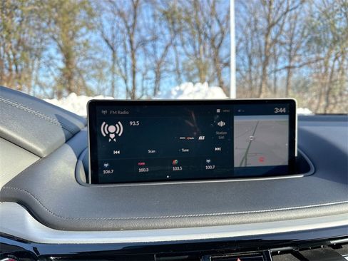 Used 2023 Acura MDX SH-AWD w/ Technology Package image 12