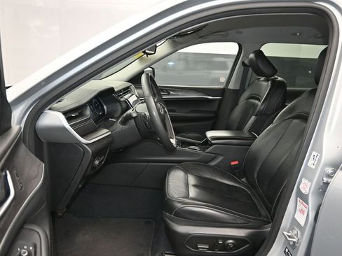 Used 2023 Jeep Grand Cherokee L Limited image 13